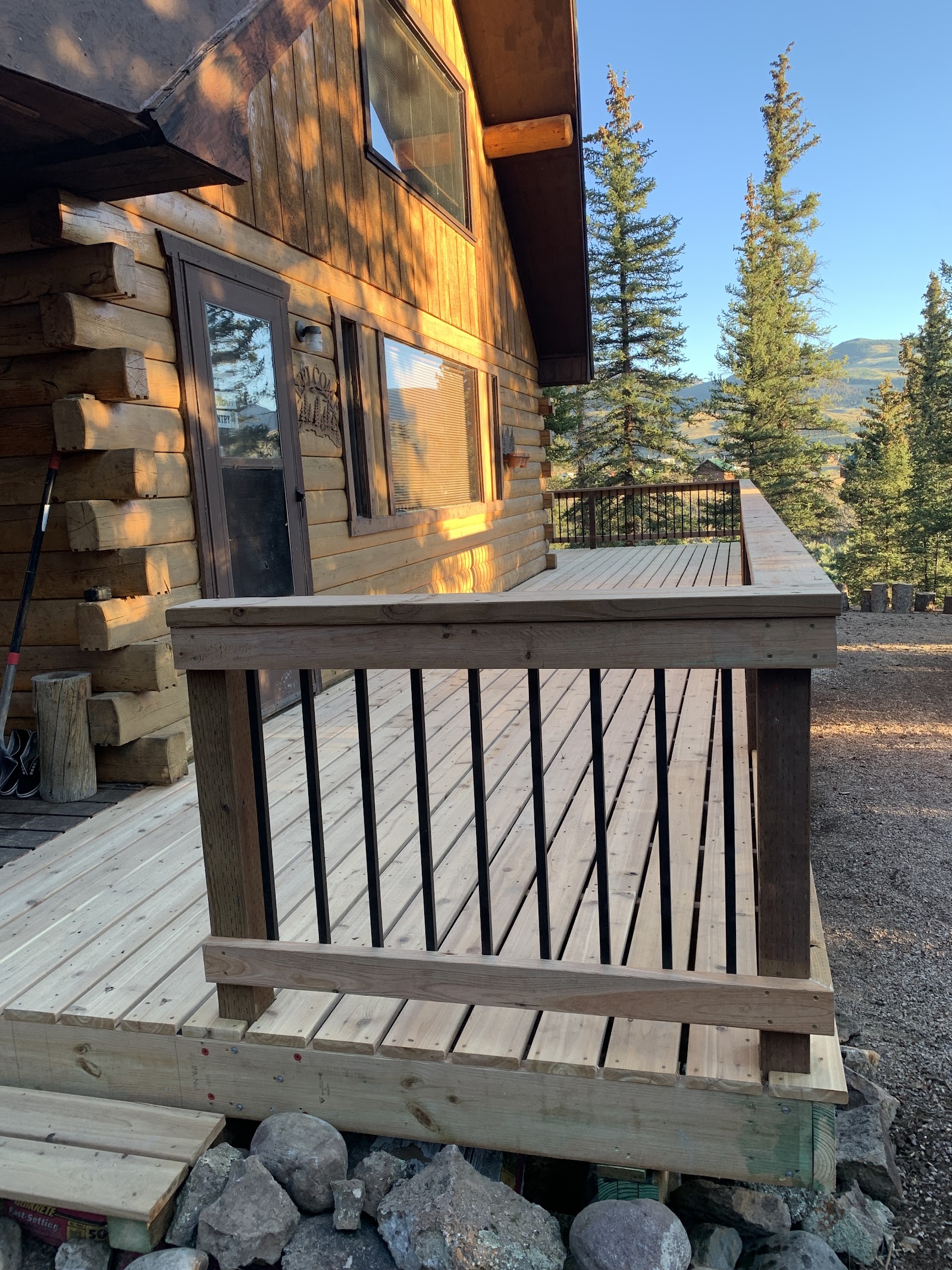 New cedar deck with black balusters and a mountain view built by LKP Woodworks